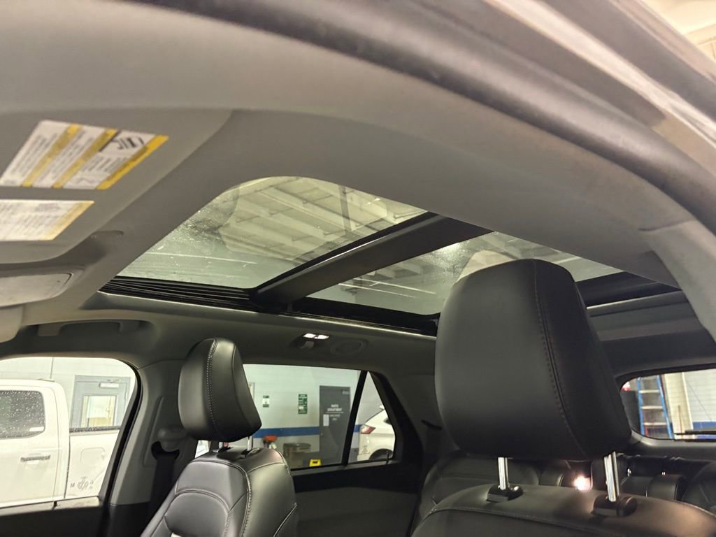 Used 2023 Ford Explorer XLT w/ Equipment Group 202A image 24