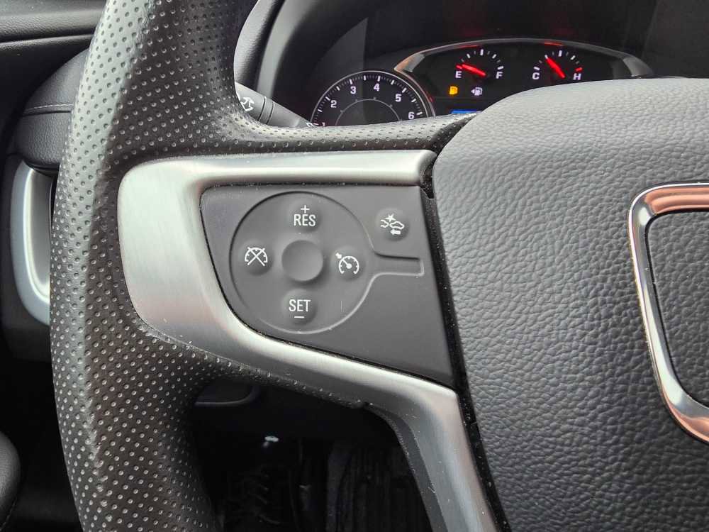 Used 2023 GMC Terrain SLE w/ LPO, Floor Liner Package image 31