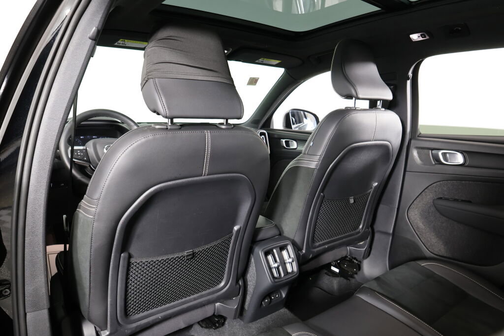 Used 2022 Volvo XC40 T5 R-Design image 14