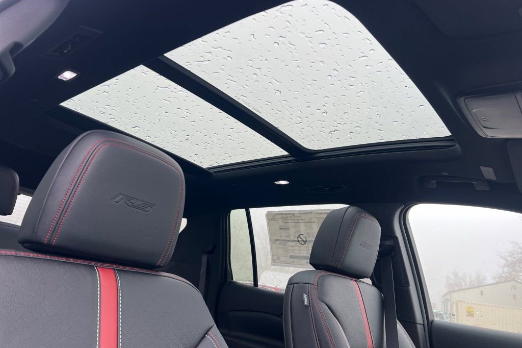 New 2026 Chevrolet Traverse RS image 15