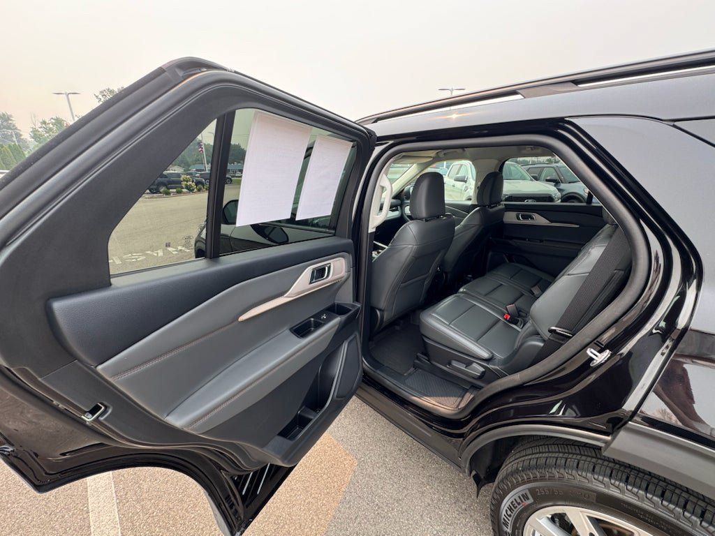 Used 2025 Ford Explorer Active w/ Active Comfort Package AWD/4WD image 23