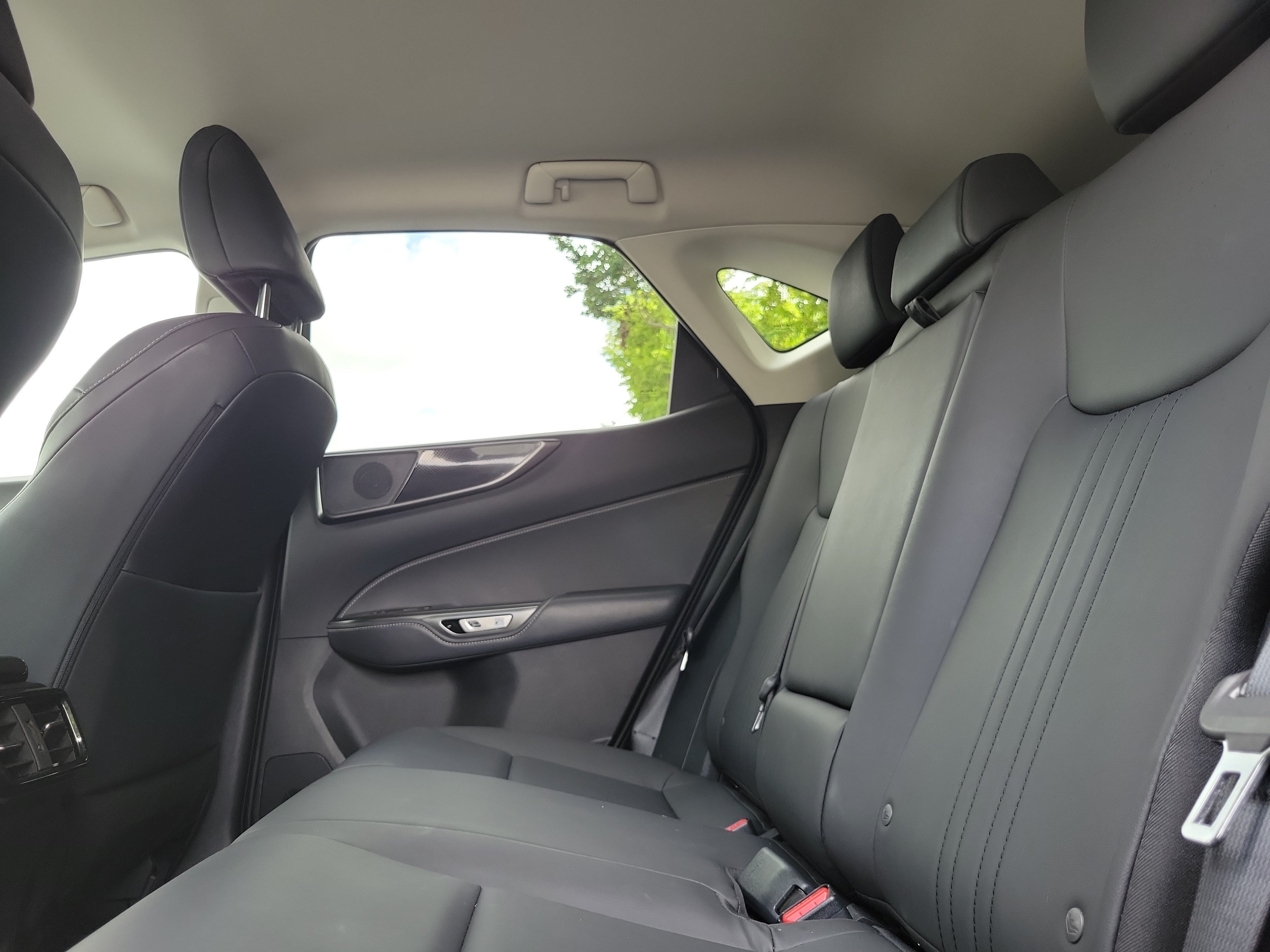 Used 2024 Lexus NX 250 FWD w/ Towing Package (2000 Lbs) image 12