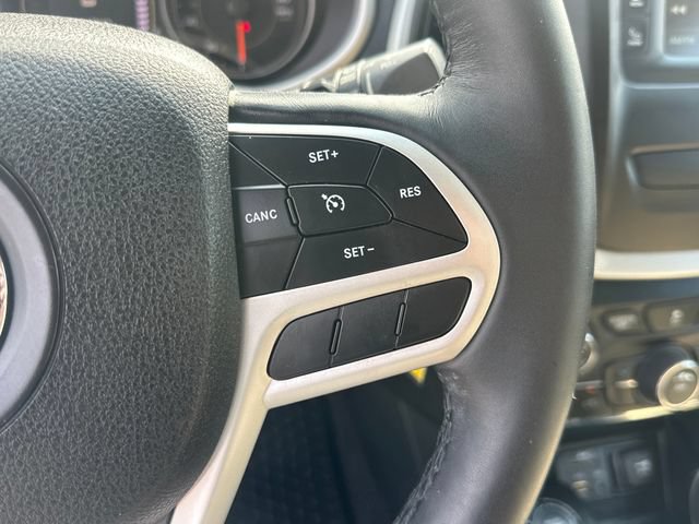 Used 2017 Jeep Cherokee Latitude w/ Cold Weather Group AWD/4WD image 19