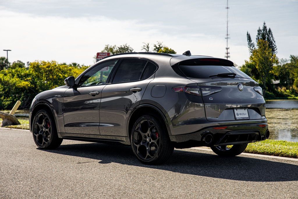 New 2025 Alfa Romeo Stelvio Sprint image 5