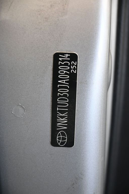 Used 2018 Toyota Yaris L FWD image 9