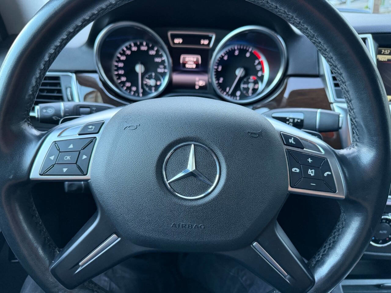 Used 2015 Mercedes-Benz ML 350 4MATIC image 4