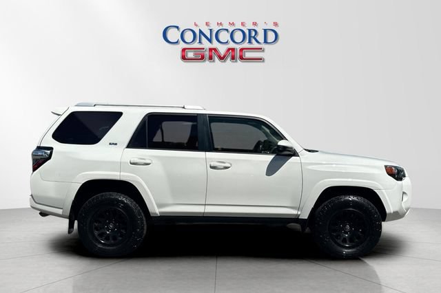 Used 2018 Toyota 4Runner SR5 AWD/4WD image 3