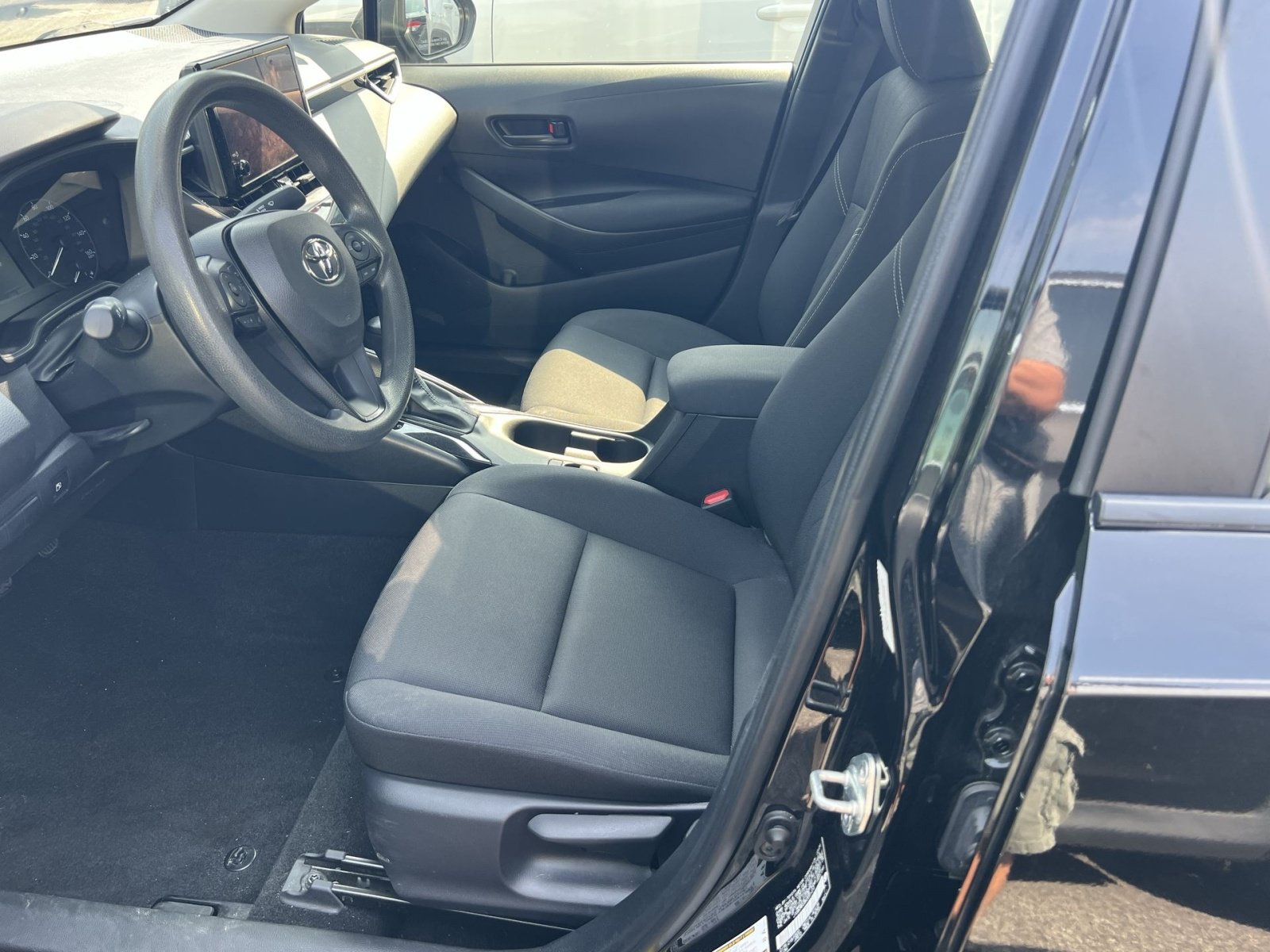Used 2024 Toyota Corolla LE w/ LE Convenience Package FWD image 11