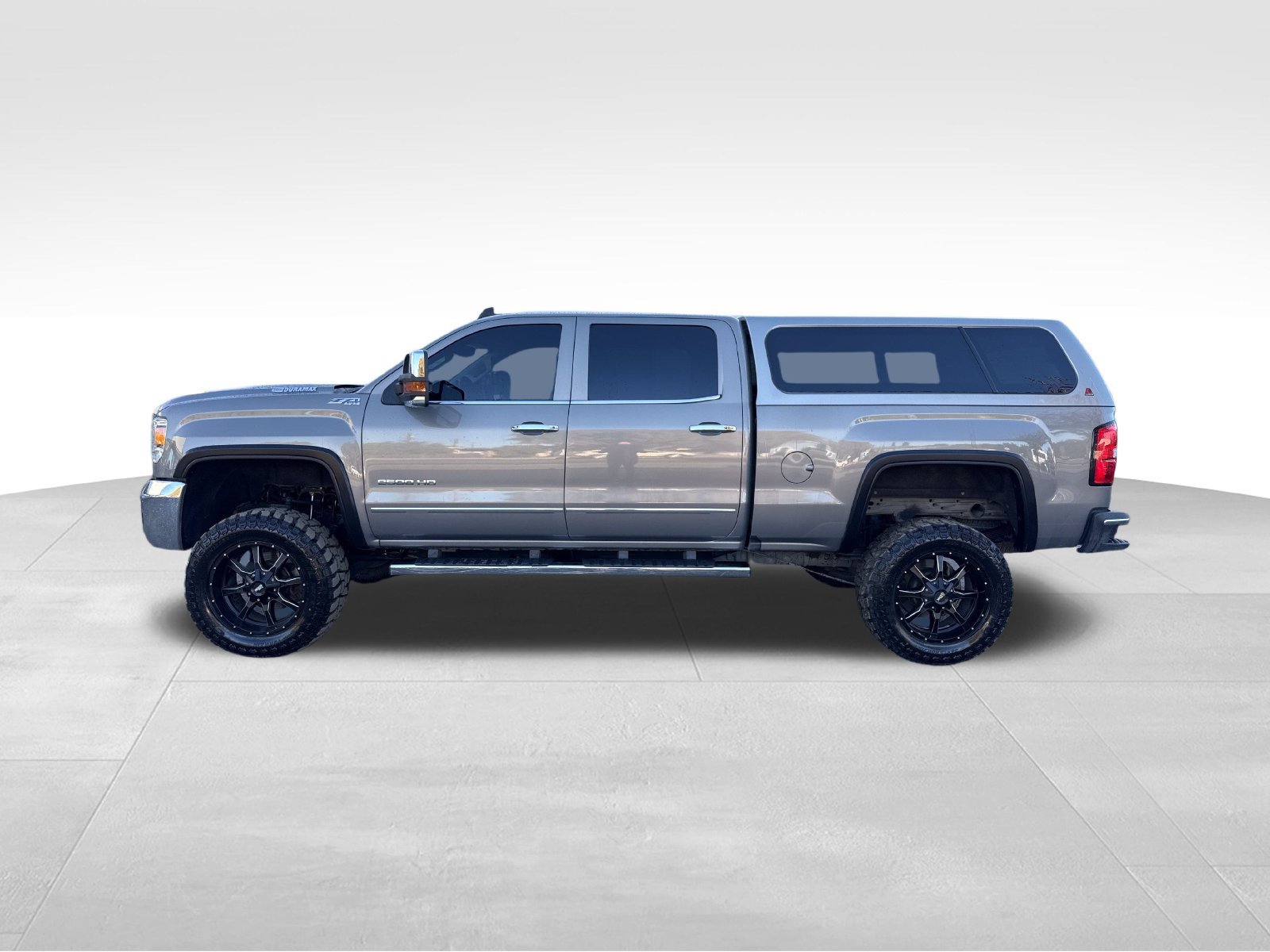 Used 2017 GMC Sierra 2500 SLT w/ Duramax Plus Package AWD/4WD image 2