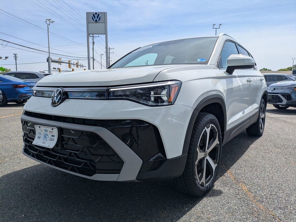 Certified 2025 Volkswagen Taos SEL image 8