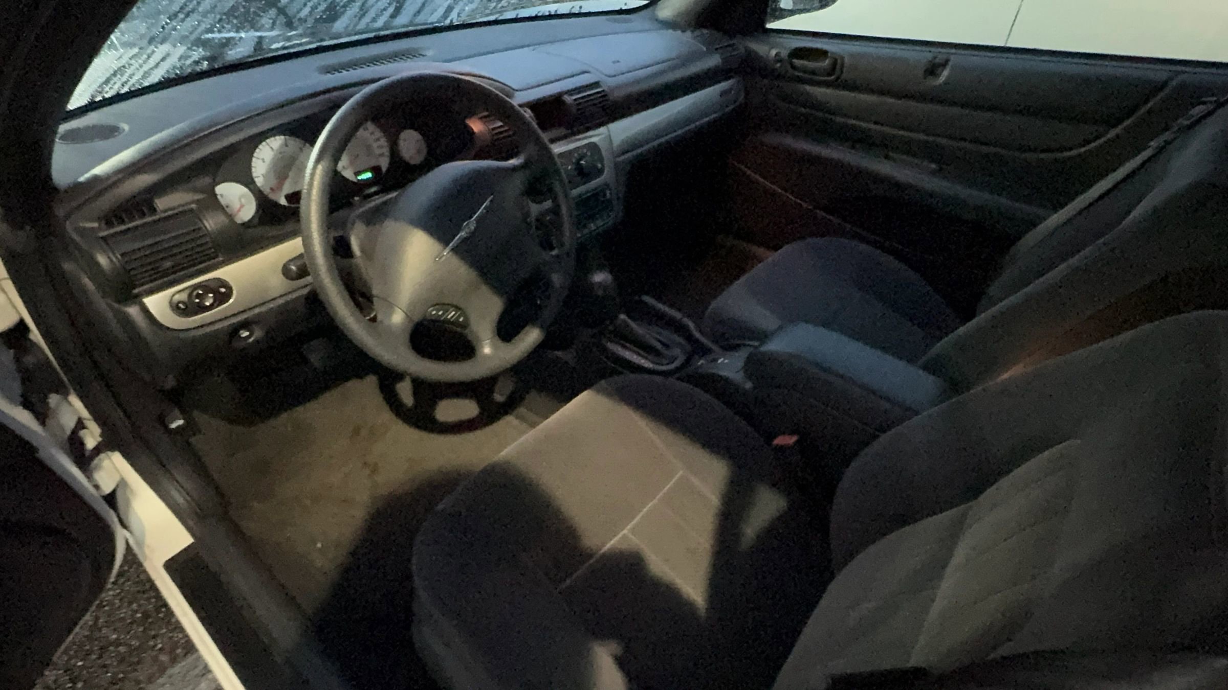 Used 2005 Chrysler Sebring GTC w/ Security Group image 6