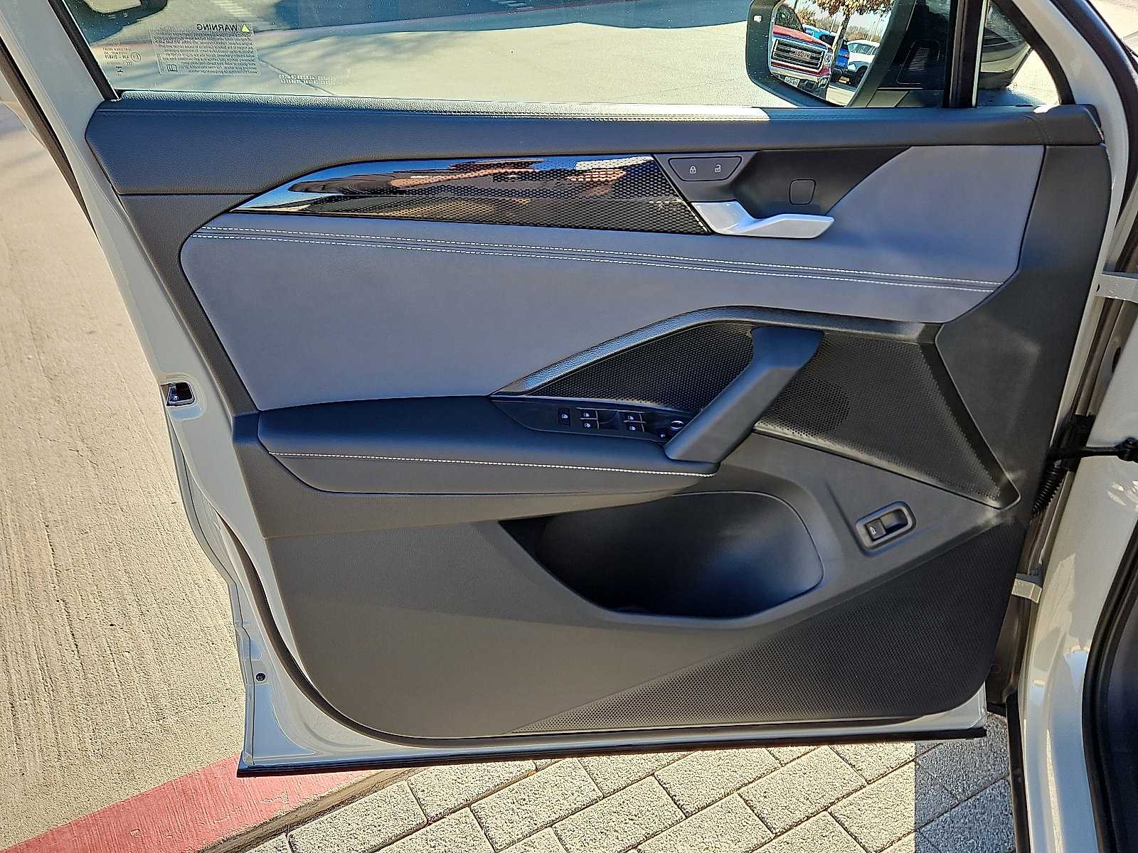 New 2026 Volkswagen Tiguan SE R-Line image 14