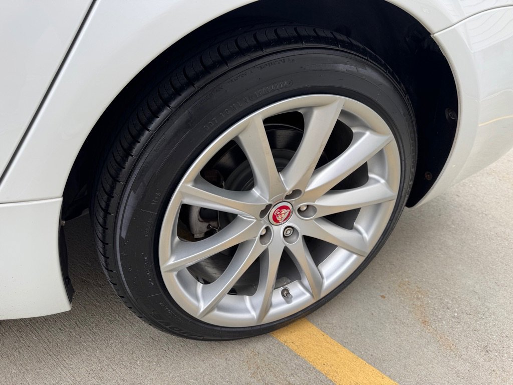 Used 2015 Jaguar XJ AWD image 9