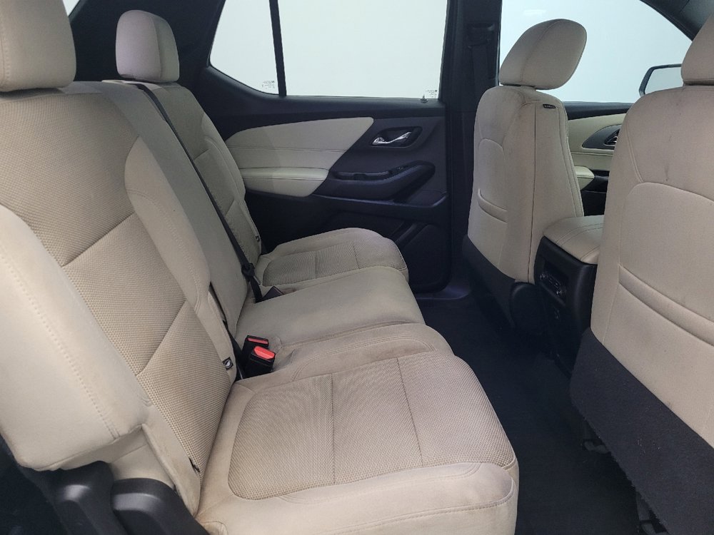 Used 2023 Chevrolet Traverse LS image 19