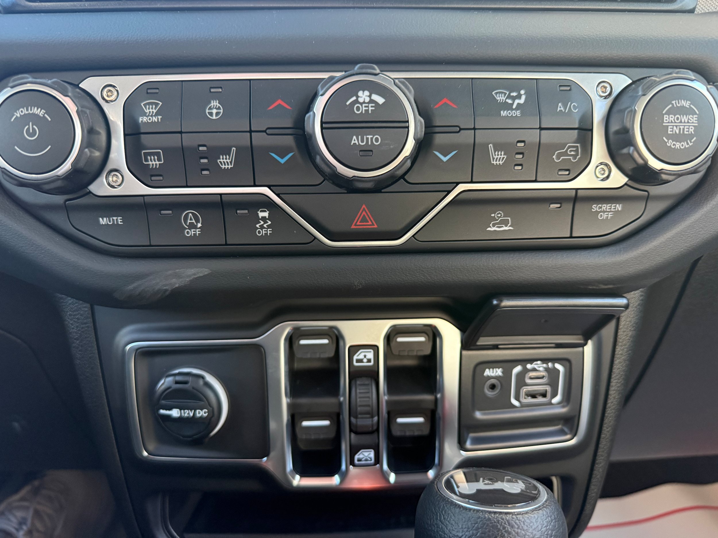 New 2026 Jeep Wrangler Sahara w/ Technology Group AWD/4WD image 28