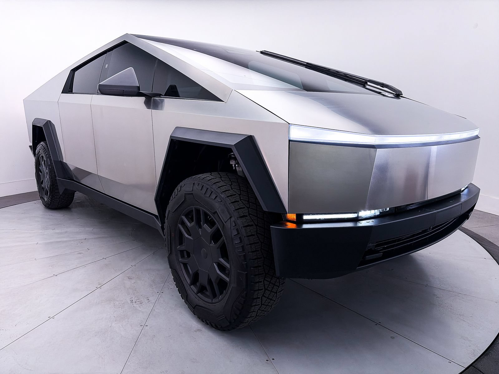 Used 2025 Tesla Cybertruck Cyberbeast AWD/4WD image 10
