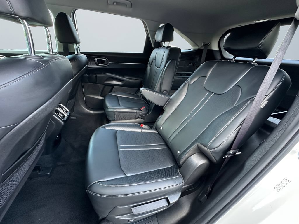 Used 2025 Kia Sorento EX AWD/4WD image 13