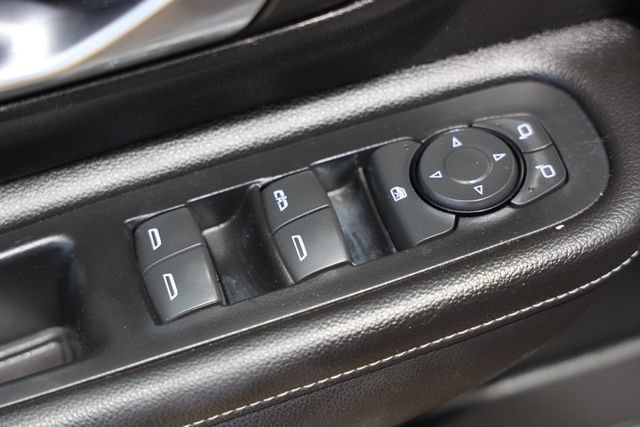 Used 2022 GMC Terrain SLT w/ LPO, Cargo Package FWD image 24