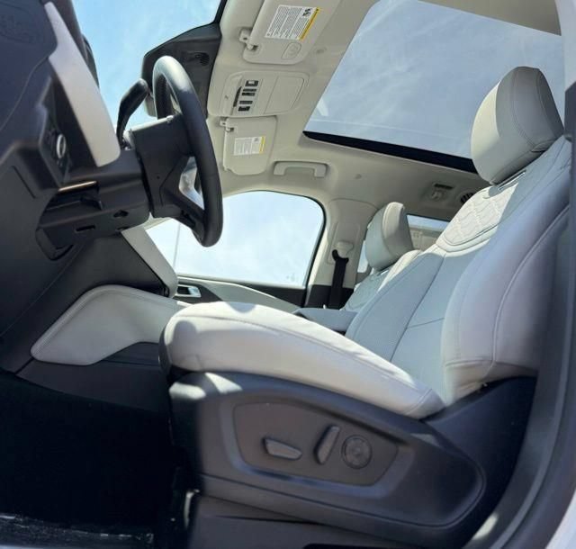 New 2026 Ford Explorer Platinum w/ LUX Leather Package AWD/4WD image 15
