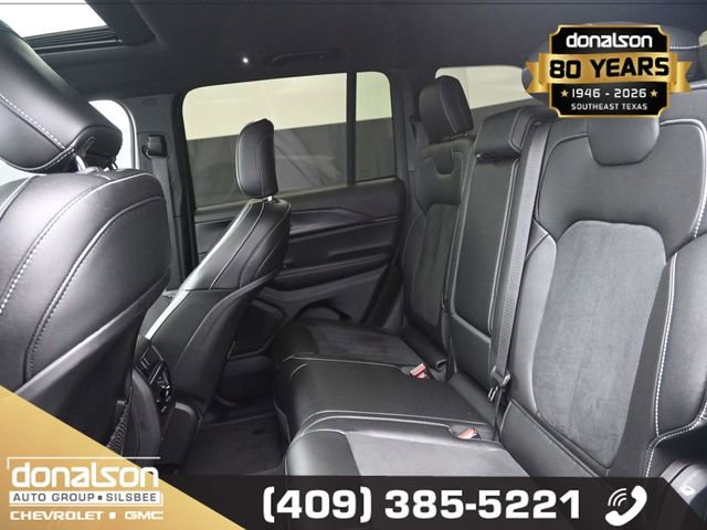 Used 2023 Jeep Grand Cherokee Altitude image 11