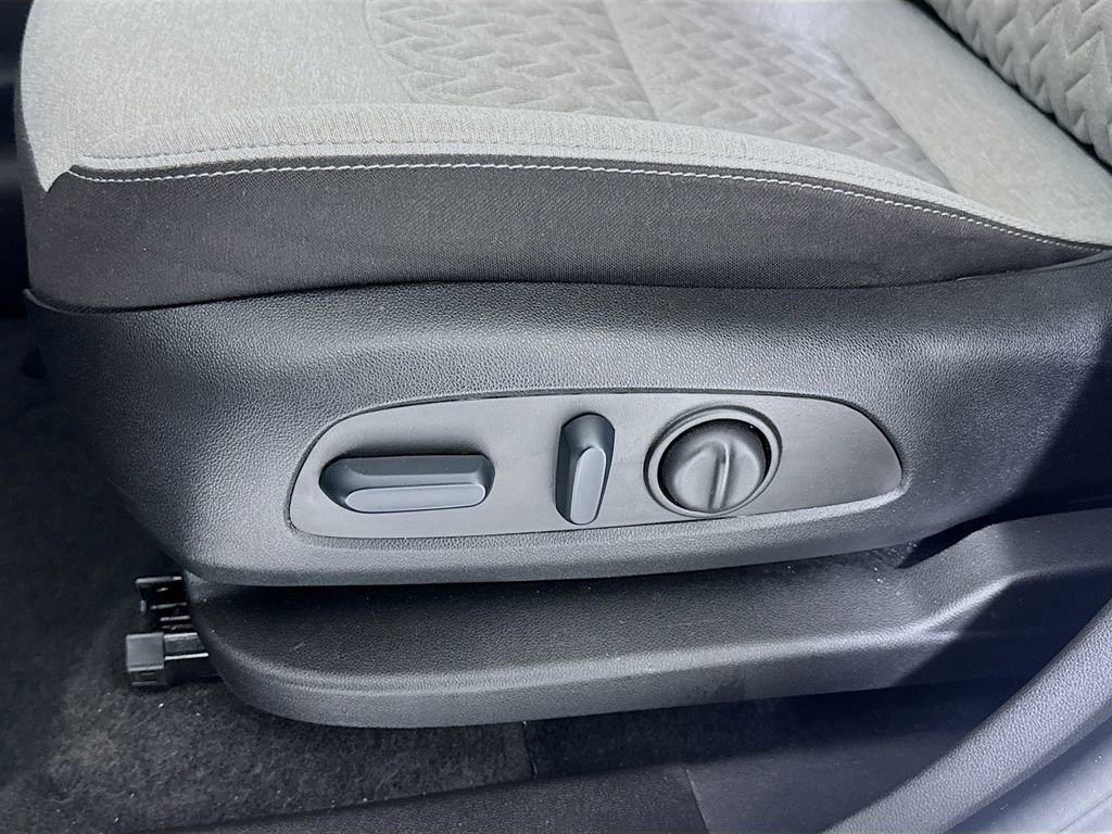 Used 2024 Chevrolet Equinox LT image 17