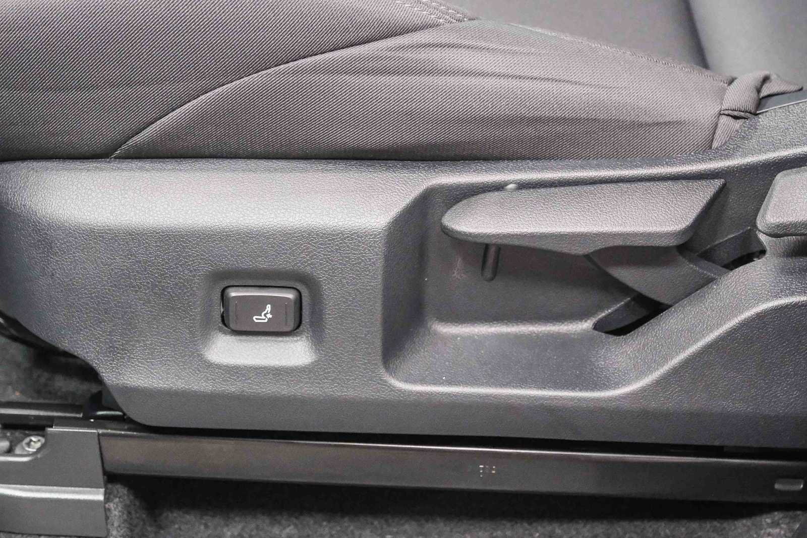 Used 2025 Toyota Tacoma SR5 RWD image 27