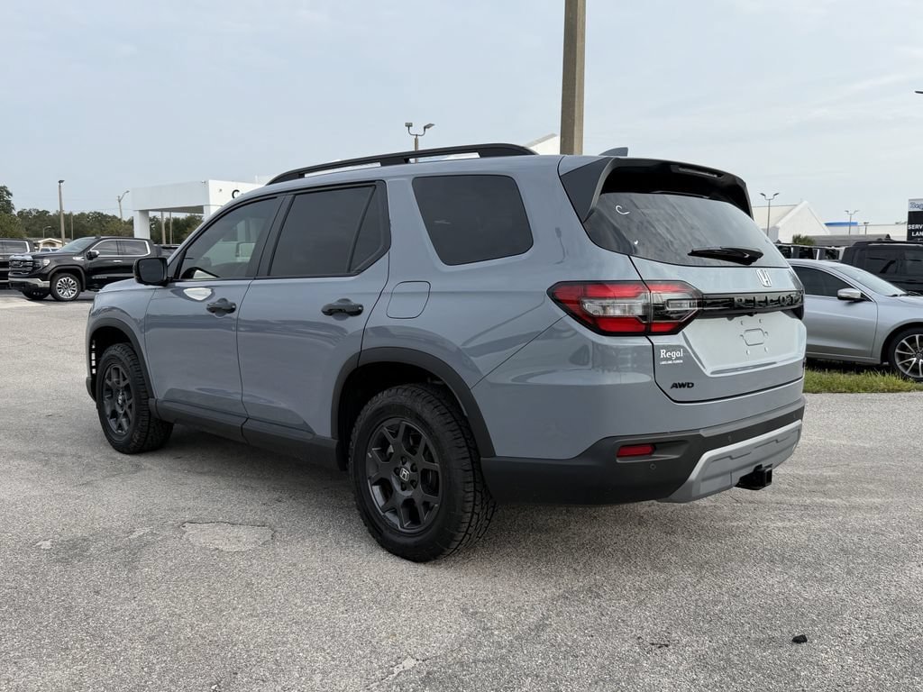 Used 2025 Honda Pilot TrailSport image 7