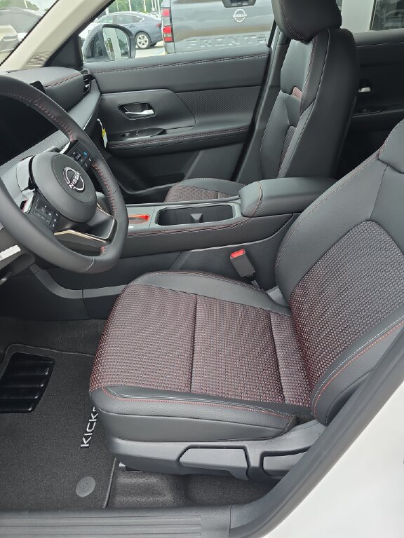 New 2026 Nissan Kicks SR FWD image 5