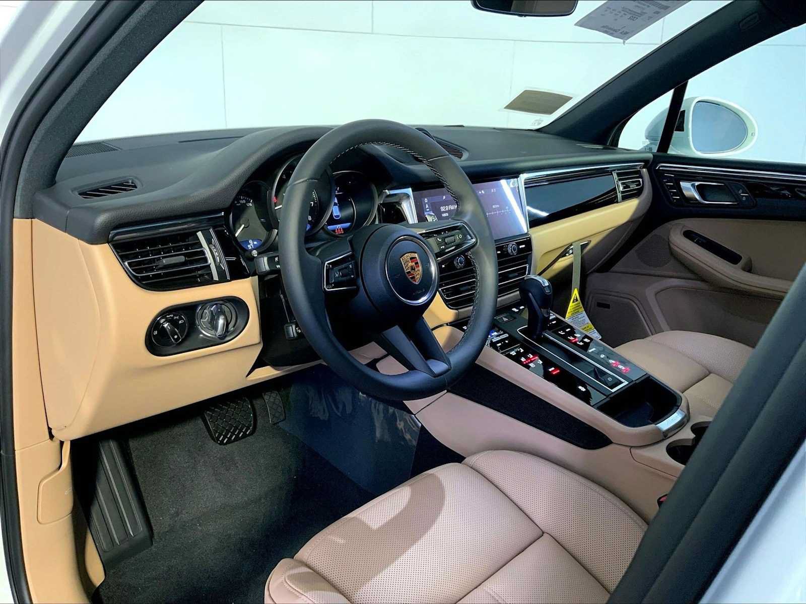 New 2026 Porsche Macan AWD/4WD image 4