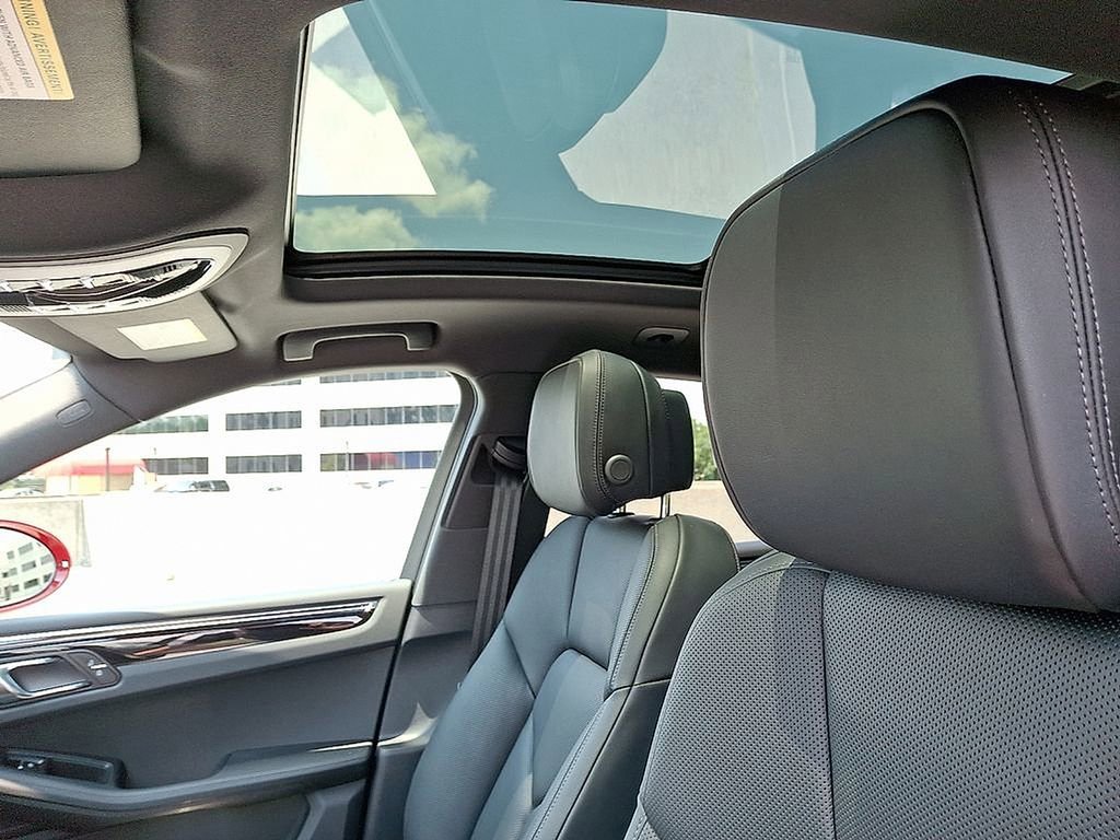 Used 2025 Porsche Macan image 16