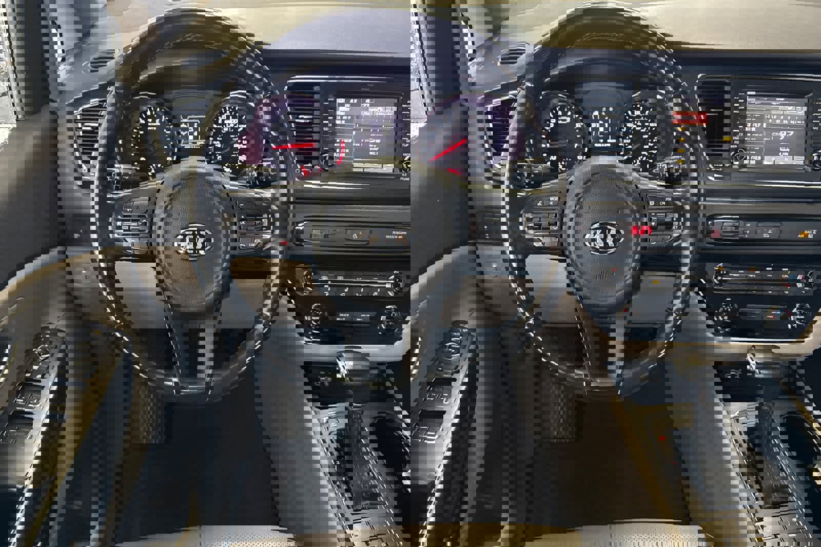 Used 2017 Kia Sedona LX w/ LX Essentials Premium Package image 14