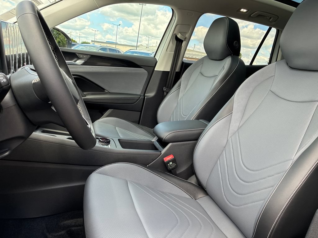 New 2026 Volkswagen Tiguan SE AWD/4WD image 11