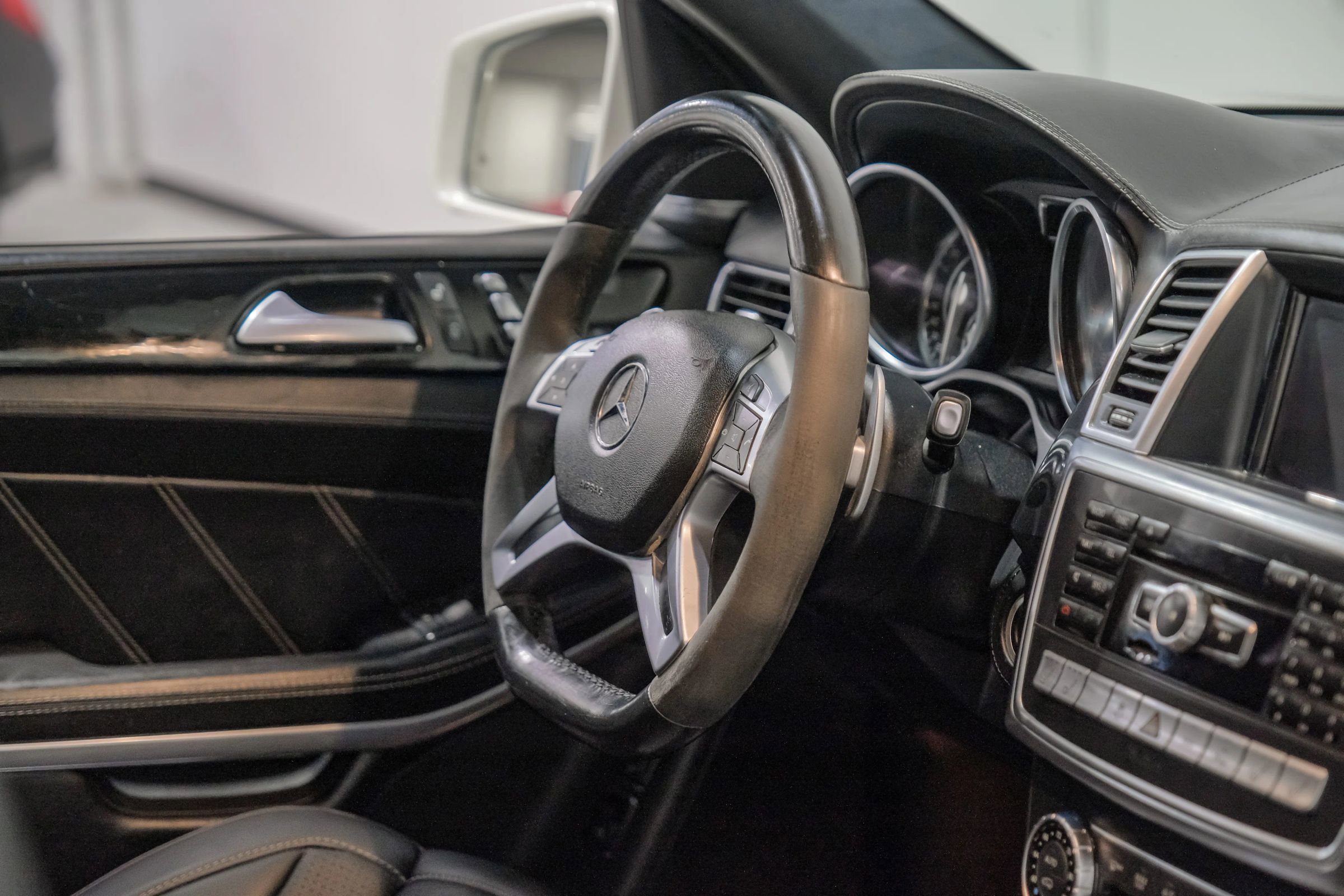 Used 2016 Mercedes-Benz GL 63 AMG 4MATIC image 18