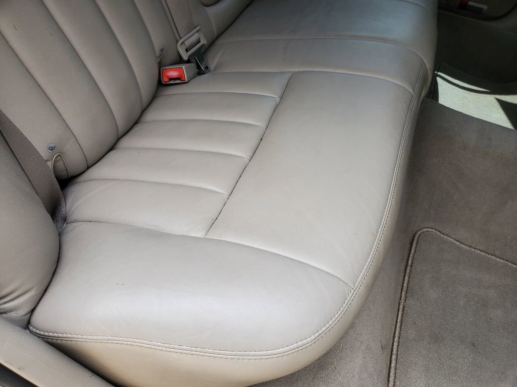 Used 2003 Lincoln Town Car Executive image 30