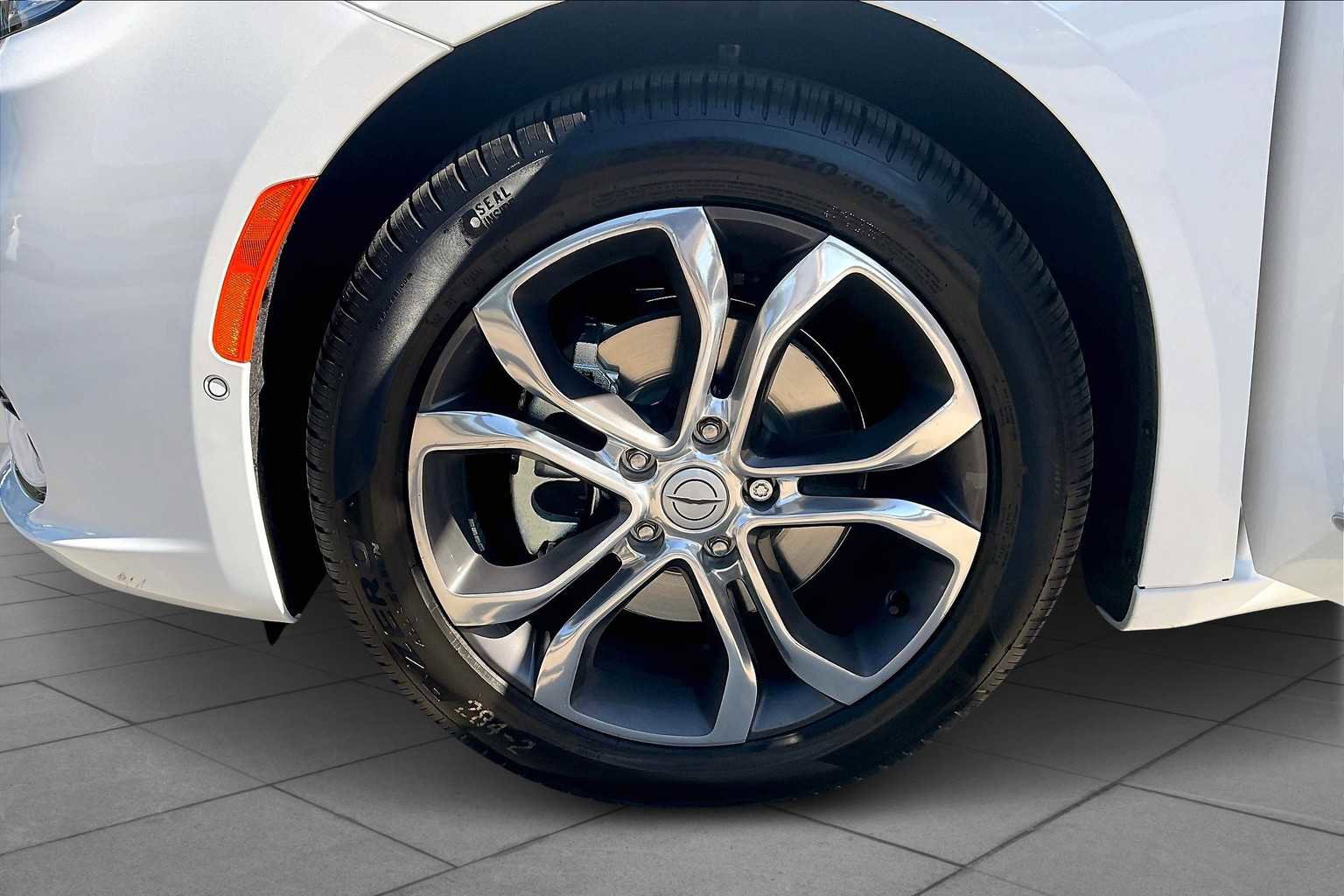 New 2026 Chrysler Pacifica Pinnacle image 11