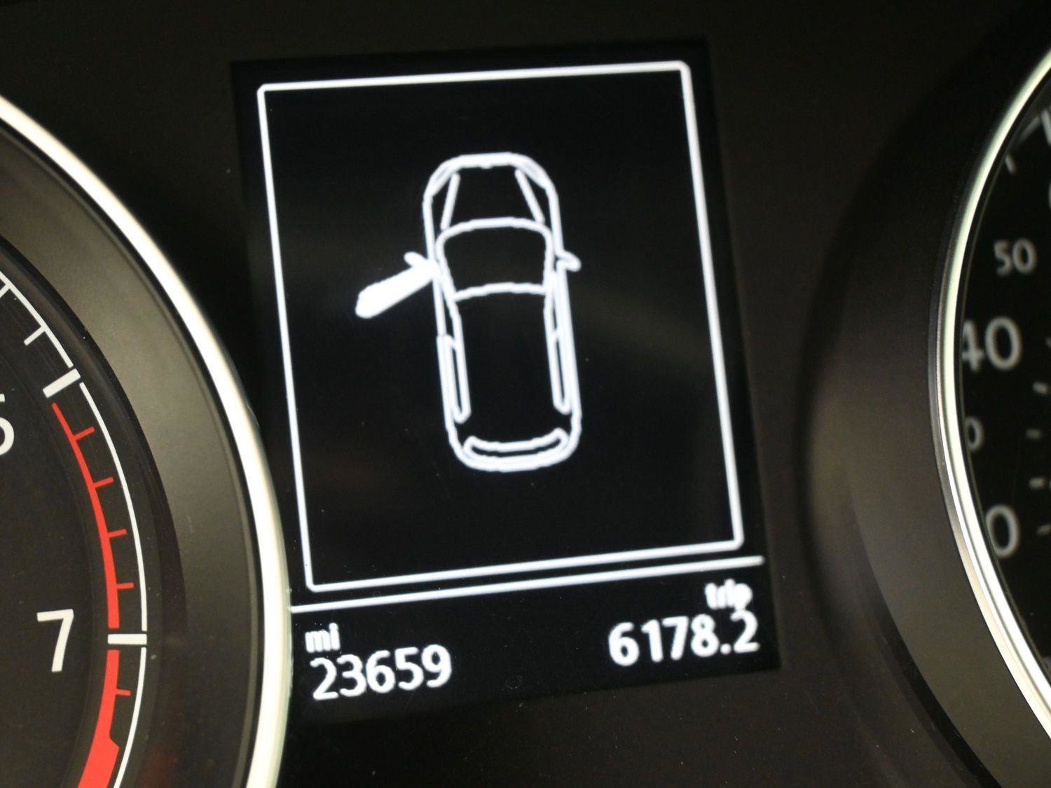 Used 2018 Volkswagen Golf S image 3