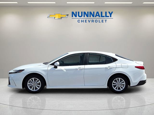 Used 2025 Toyota Camry LE image 2