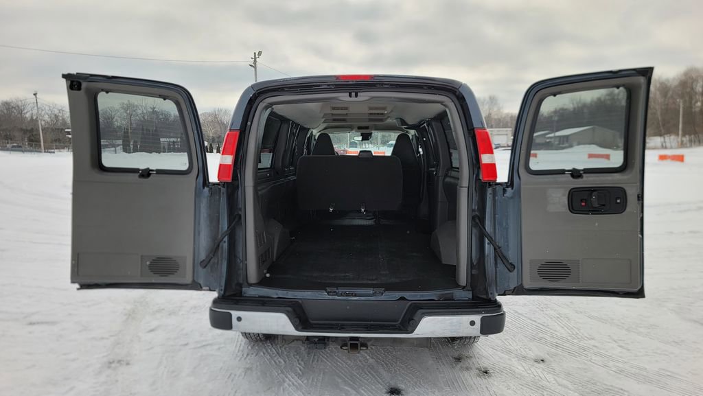 Used 2019 Chevrolet Express 2500 Extended image 11