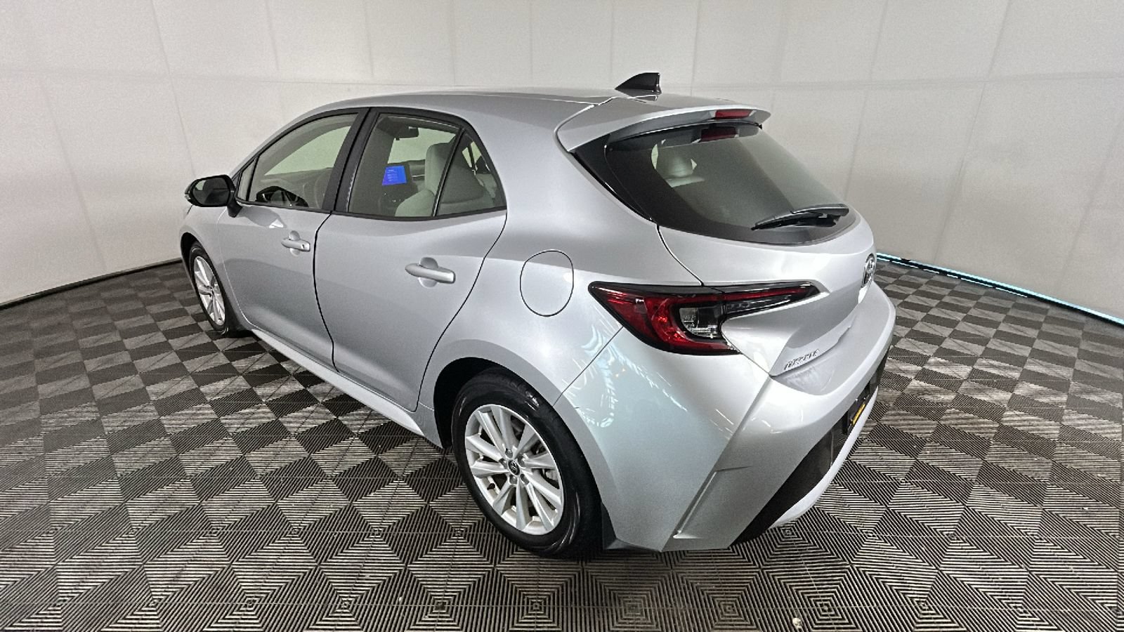 Used 2026 Toyota Corolla SE FWD image 5