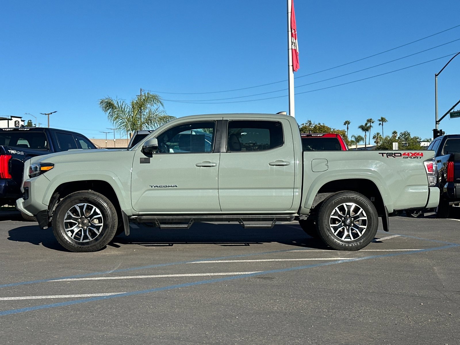 Used 2022 Toyota Tacoma TRD Sport image 2
