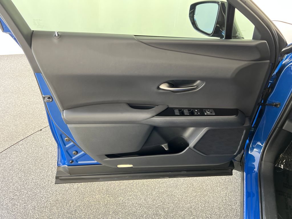 Used 2022 Lexus UX 200 w/ Accessory Package (Z1) image 12