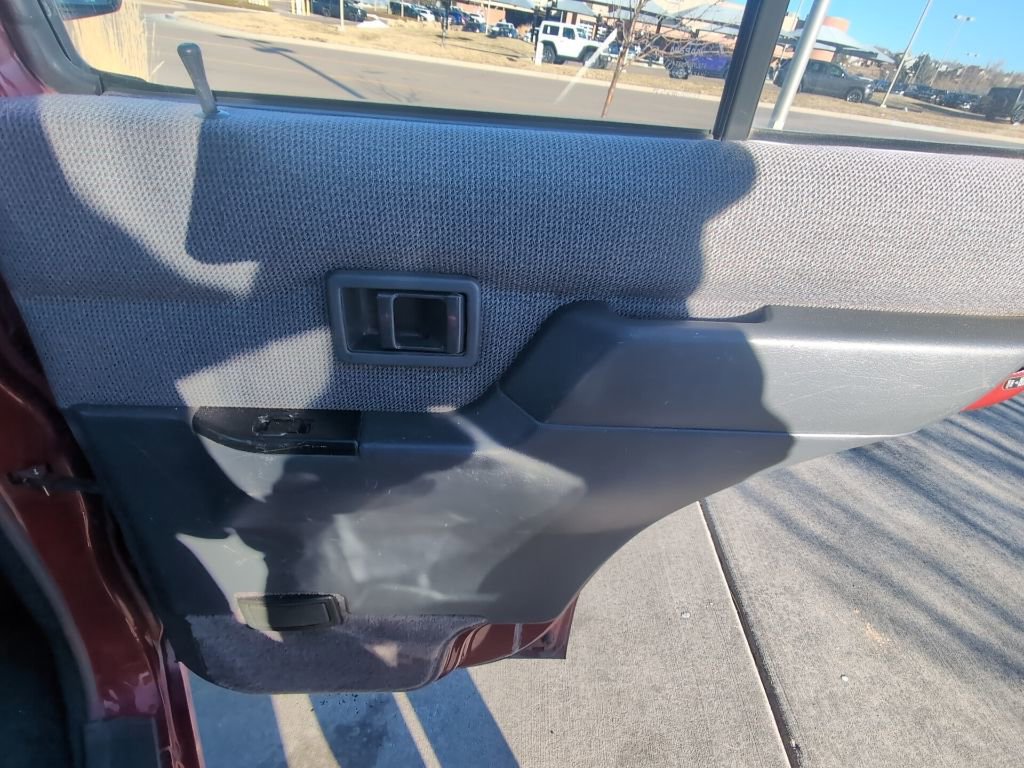 Used 1995 Nissan Pathfinder LE image 25