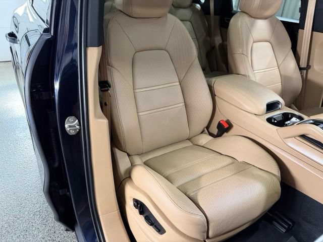 Used 2023 Porsche Cayenne Platinum Edition AWD/4WD image 26