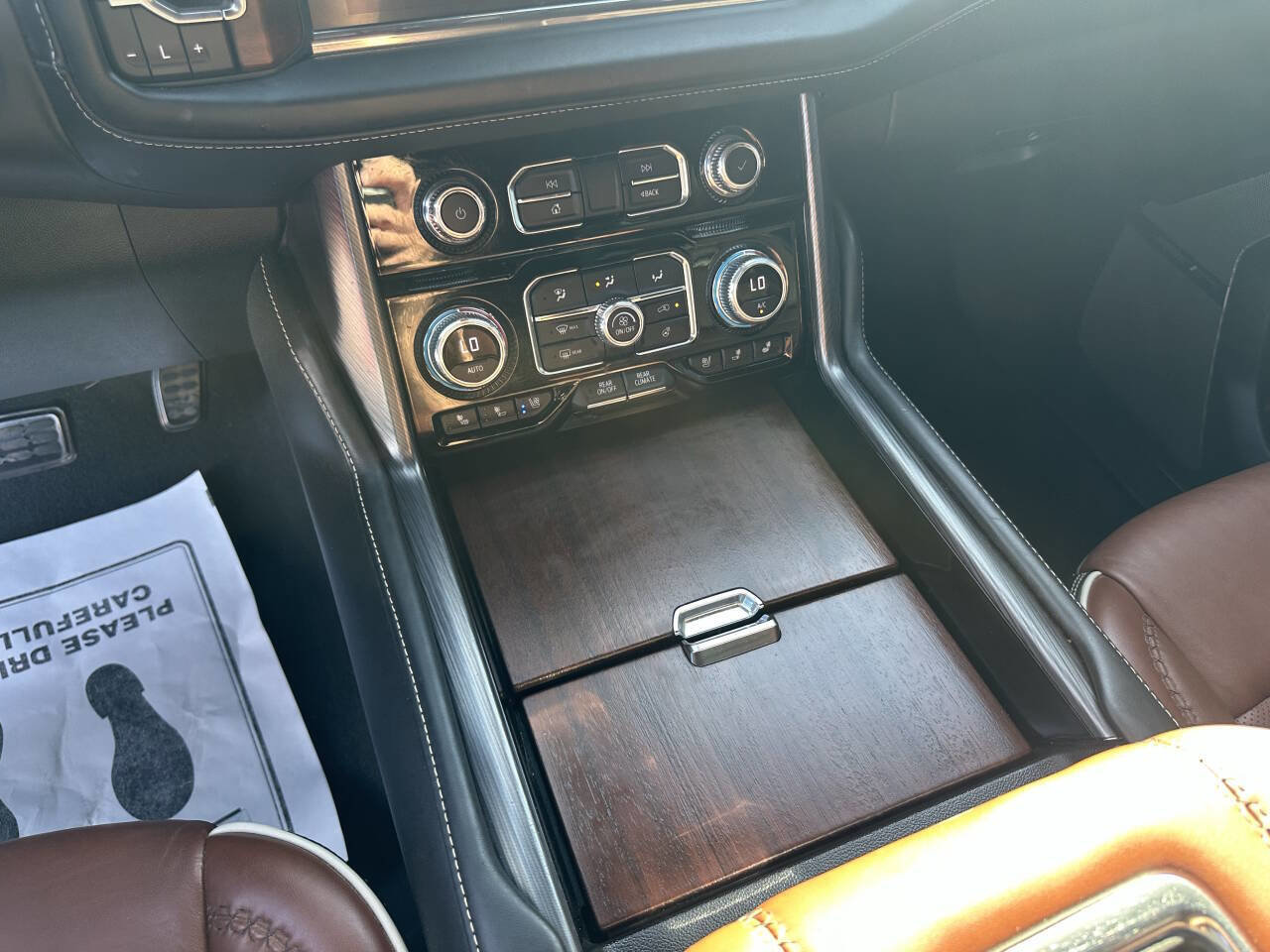 Used 2023 GMC Yukon XL Denali Ultimate image 32