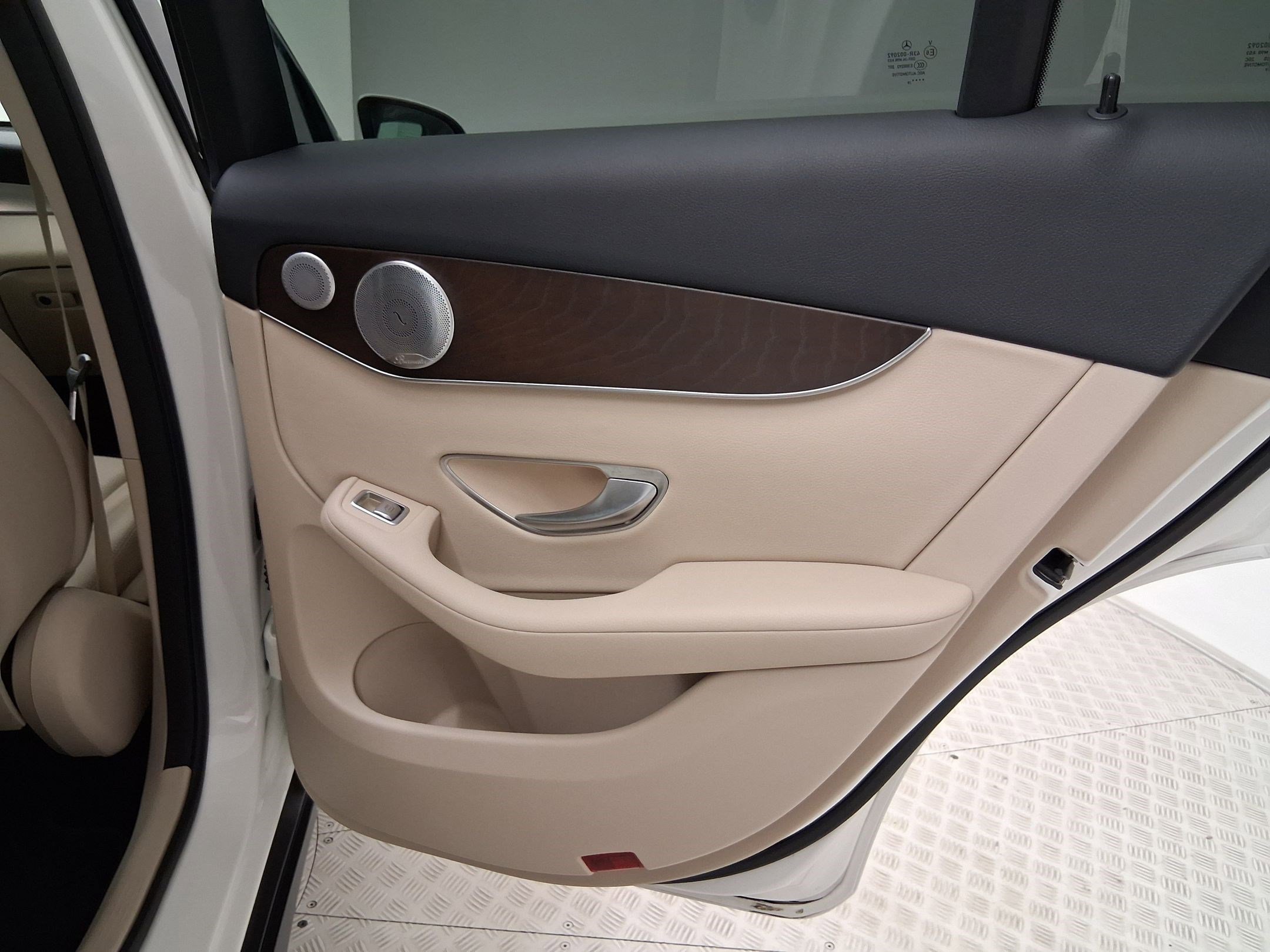 Used 2019 Mercedes-Benz GLC 350e 4MATIC image 32