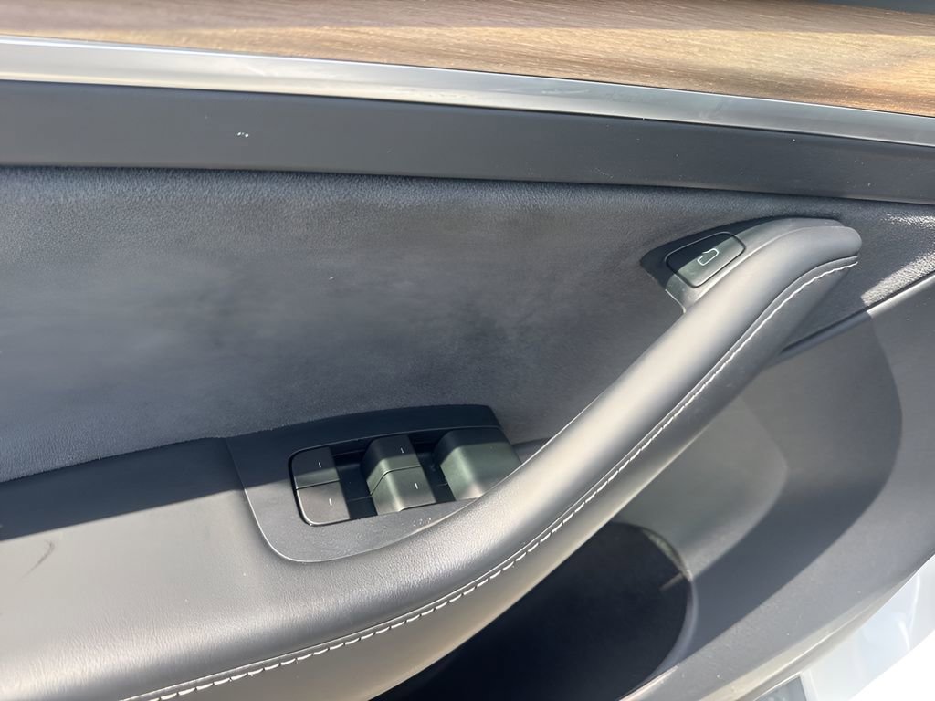 Used 2023 Tesla Model Y Long Range image 29
