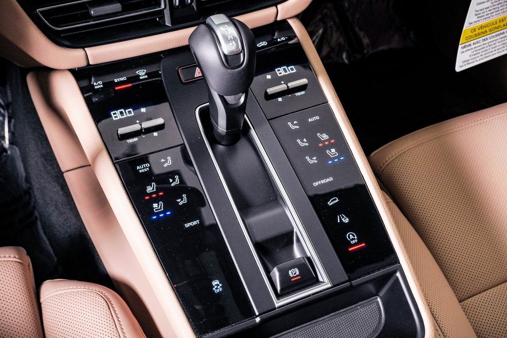 Certified 2025 Porsche Macan image 24