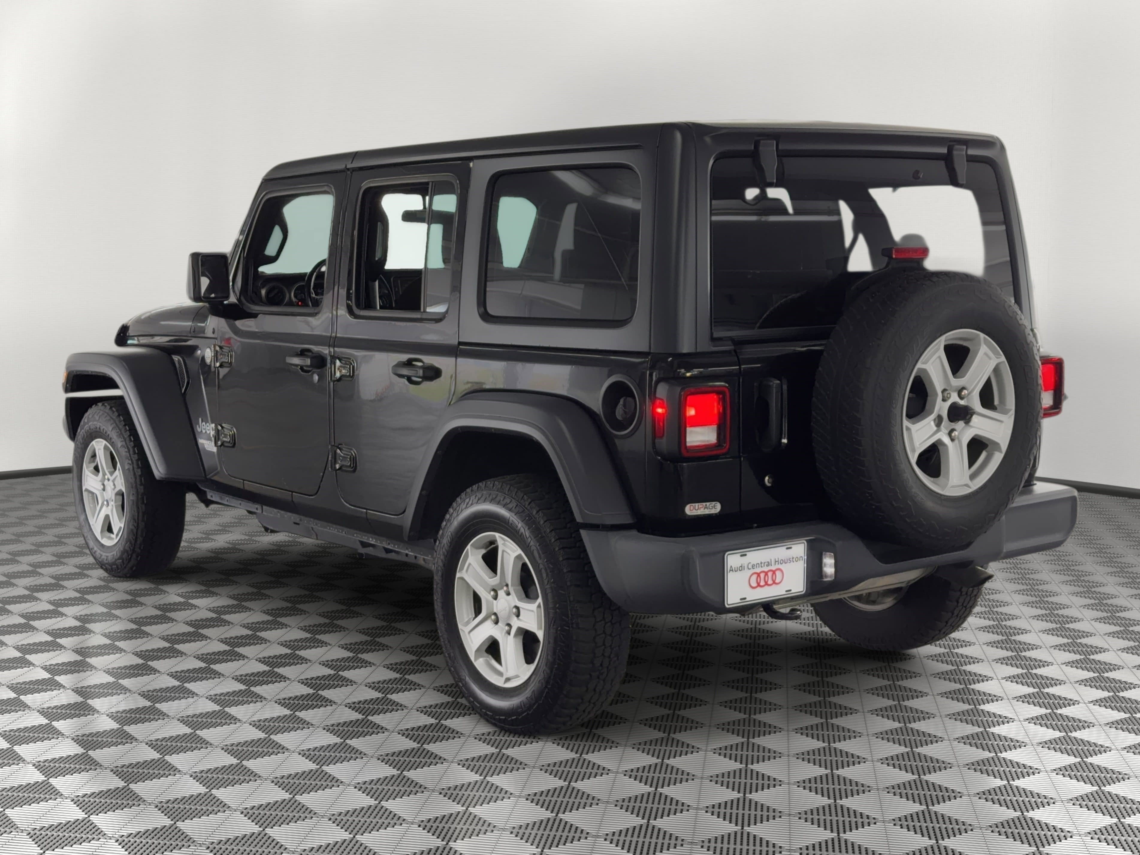 Used 2018 Jeep Wrangler Unlimited Sport S AWD/4WD image 3