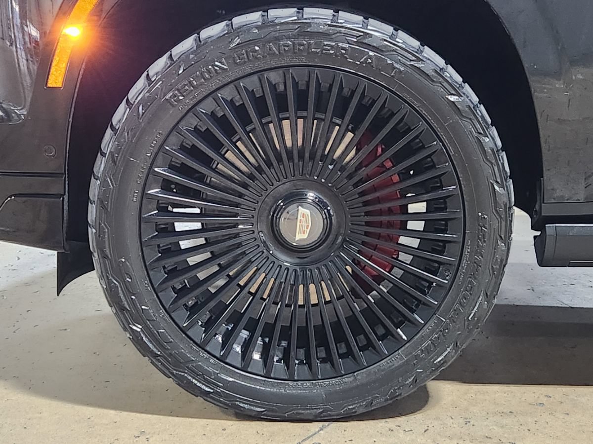 Used 2025 Cadillac Escalade ESV V AWD/4WD image 28
