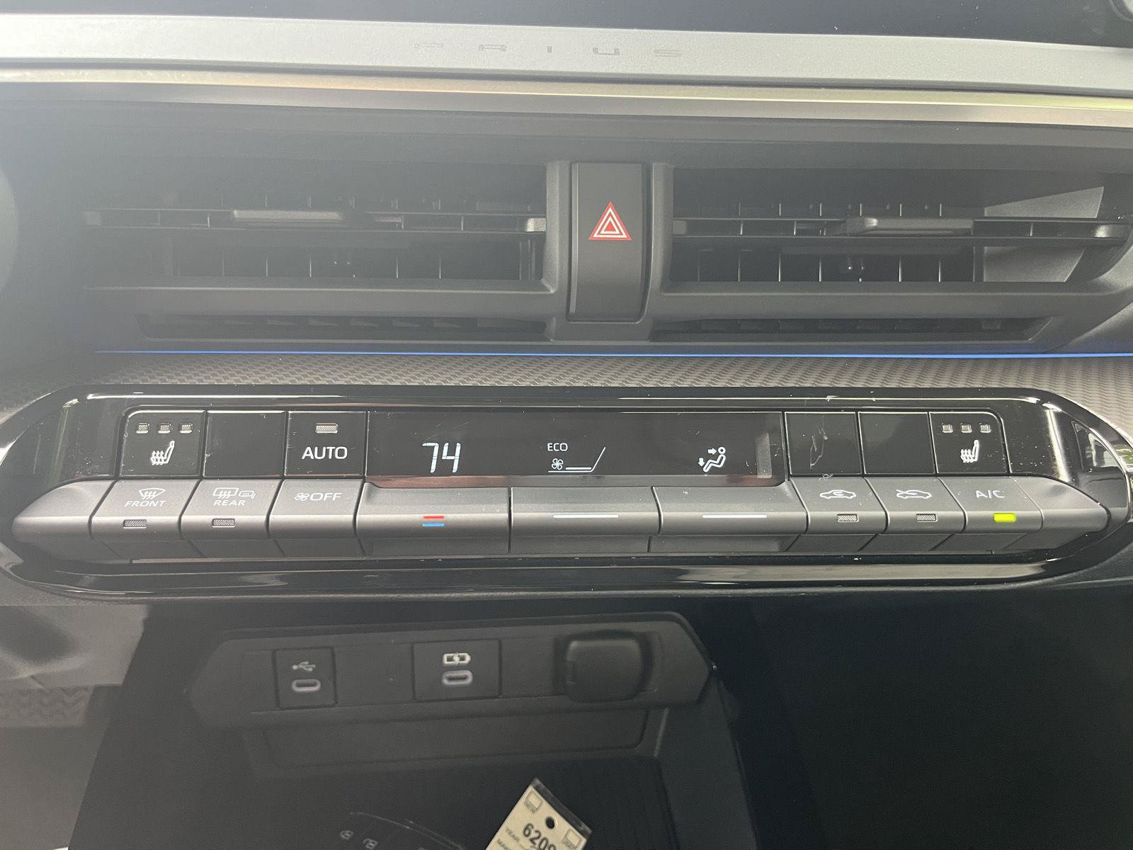 Used 2025 Toyota Prius XLE AWD/4WD image 13